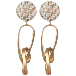 HANGING EARRINGS, 6CM LENGTH, BUTTON CLOTHED WITH KNITTED FABRIC AND HANGING METAL ELEMENT, IN MAT ECRU COLOR HANGING EARRINGS, 6CM LENGTH, BUTTON CLOTHED WITH KNITTED FABRIC AND HANGING METAL ELEMENT, IN MAT ECRU COLOR